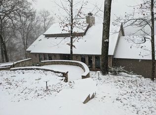 1556 Wolf Trail Rd, Ballwin, MO 63021