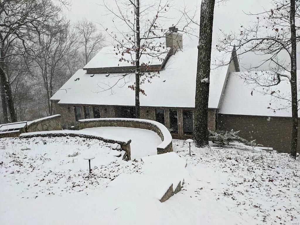 1556 Wolf Trail Rd photo 1