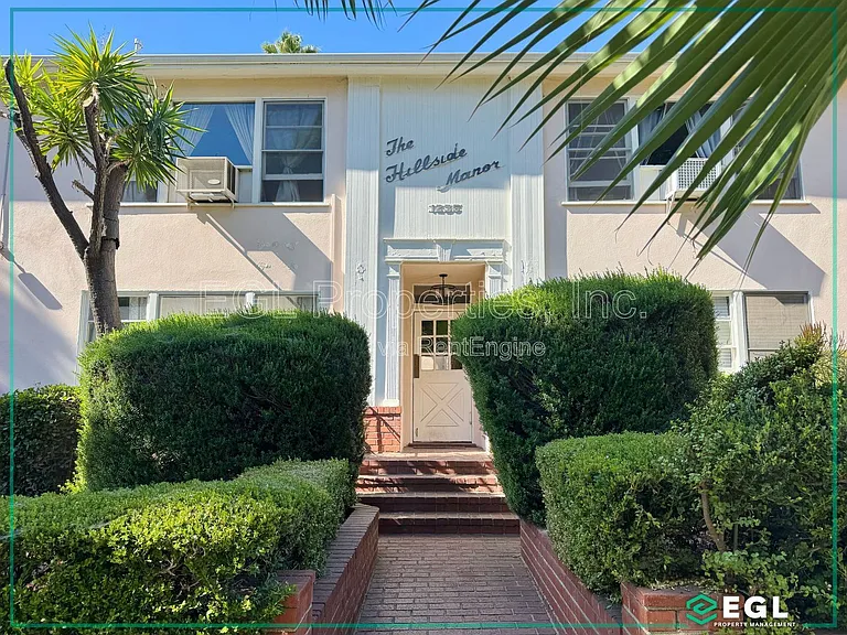 1235 Havenhurst Dr #2 — Photo 14