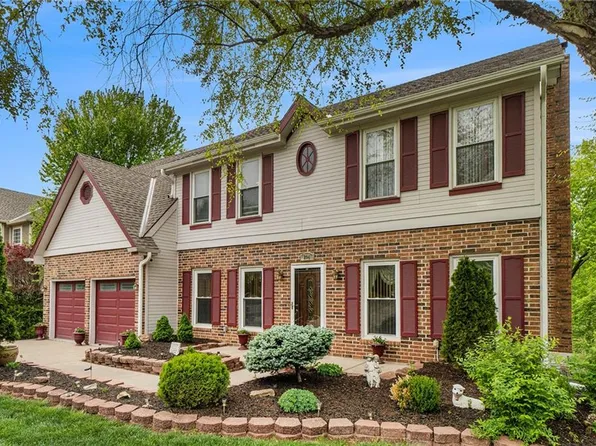 204 Canyon View Dr, Lansing, KS 66043