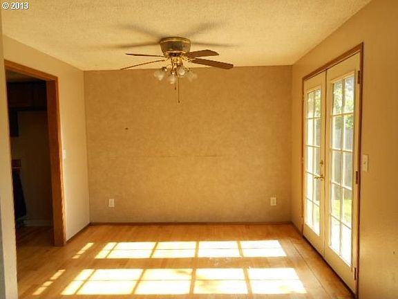 3rd image of 2118 NE 90th Ave