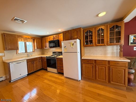 5th image of 32 Clayton Rd