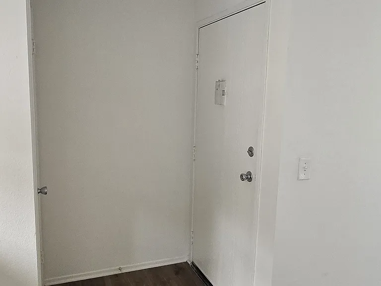 Franklin Luxury Apartments — Photo 9