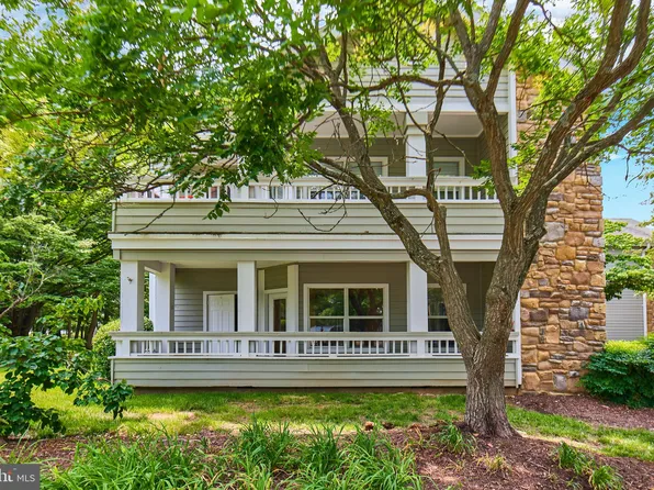 13060 Autumn Woods Way APT 101, Fairfax, VA 22033