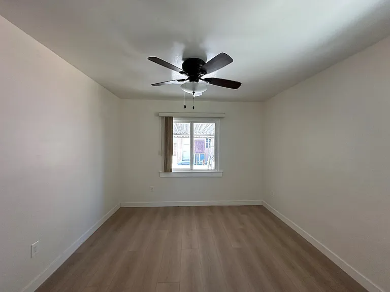 328 E Linda Vista Ave — Photo 2