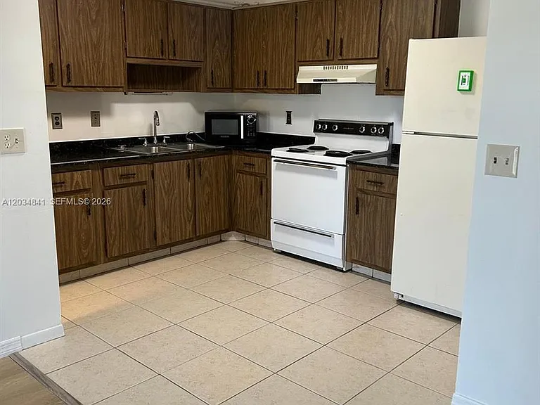 3490 La Jardin Ct #B-2 — Photo 8