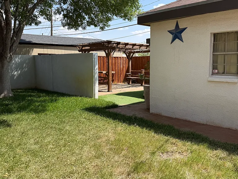 1840 E 49th St — Photo 26
