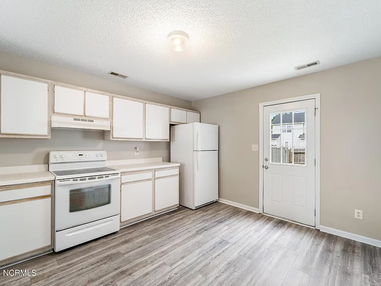 103 Pinegrove Ct — Photo 6