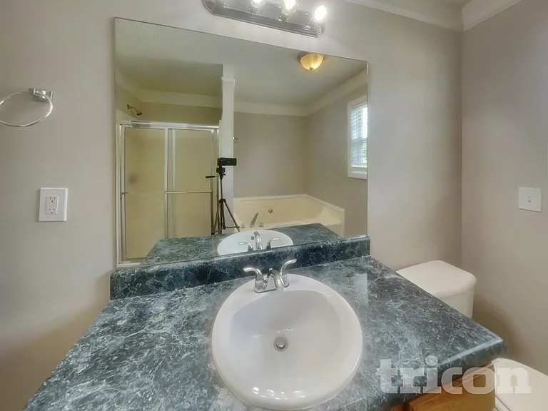 412 Remington Ct — Photo 13