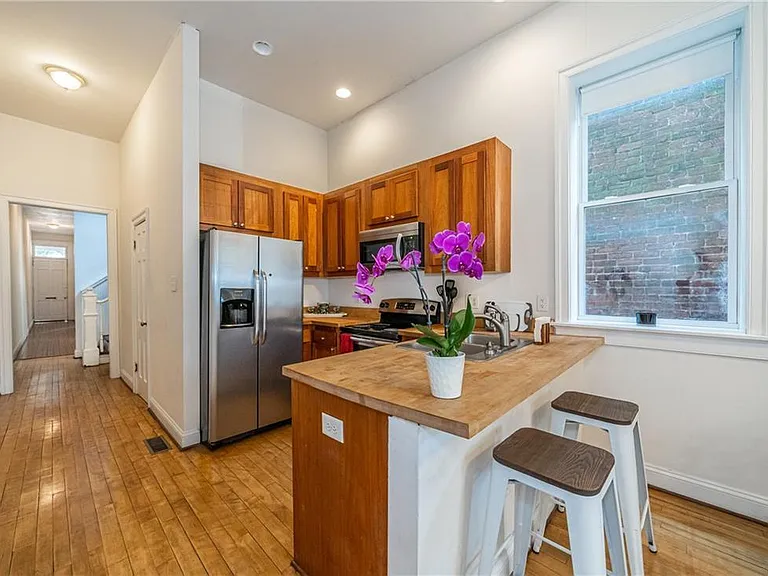 129 W Clay St — Photo 9