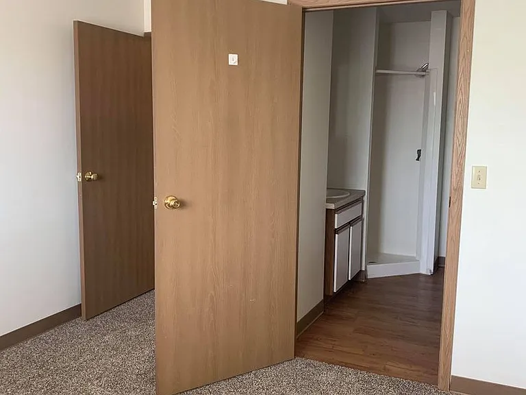 Dakota E & W Apartments — Photo 55