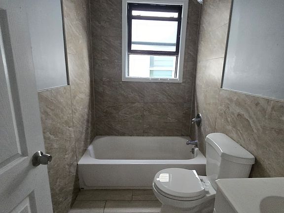4th image of 36 Dehart Pl #1A
