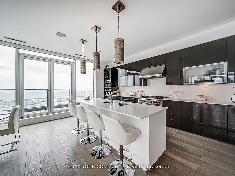 150 E Liberty St #Penthouse 2 — Photo 8
