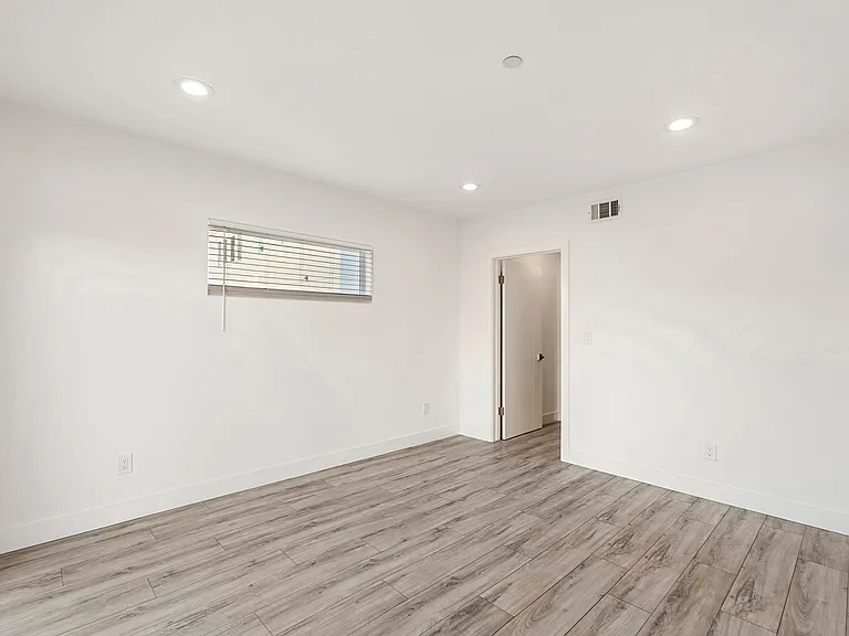 2414 S West View St — Photo 23