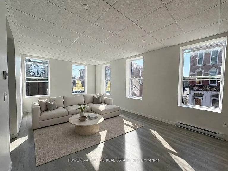 199 King St W #1 — Photo 5