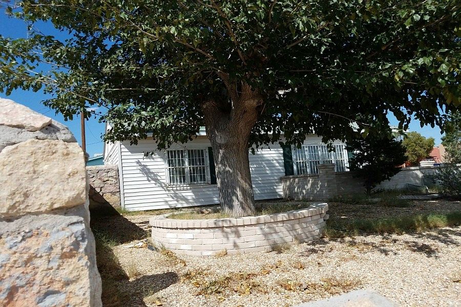 2nd image of 5013 E Yandell Dr