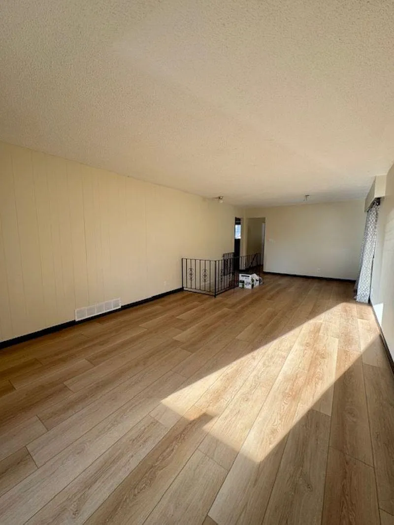 5 bed, 1925 sqft, $3,100 — Photo 2