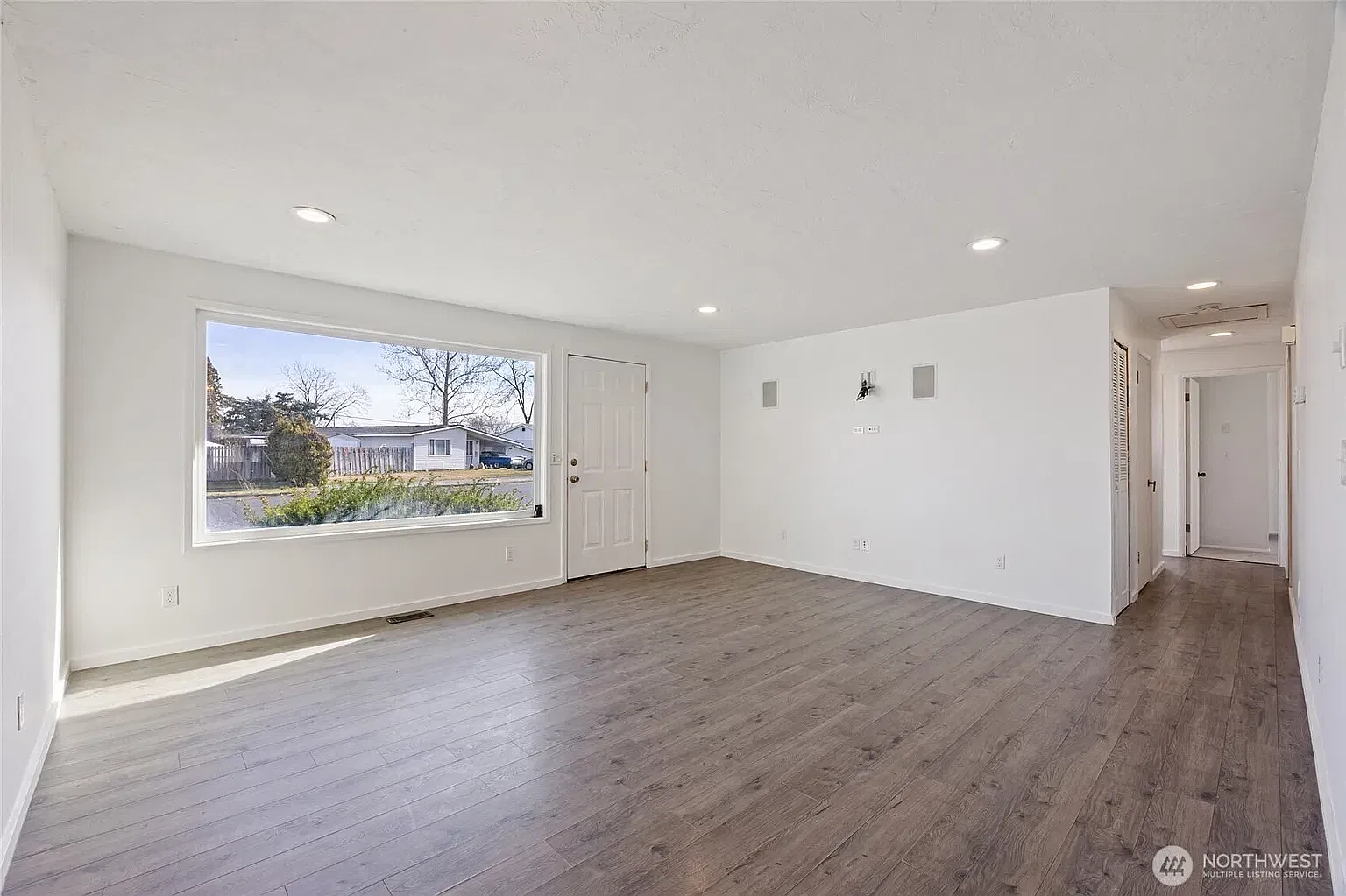 3 bed, 1404 sqft, $2,000 — Photo 4