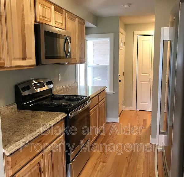 2410 SE 9th Ct — Photo 2