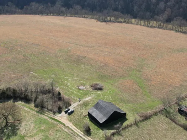 3498 Harris Ferry Rd, Irvine, KY 40336