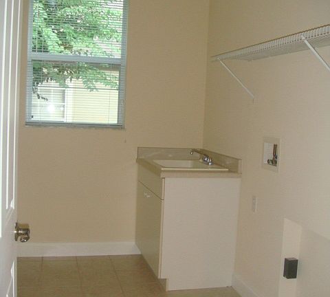 3rd image of 5 Grandview Dr