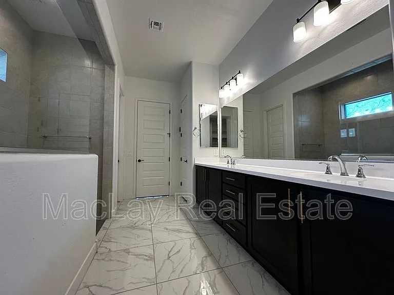 1979 W Lariat Ln — Photo 15