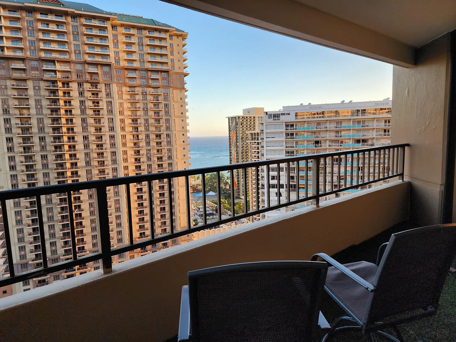 Ala Moana Blvd, Honolulu — Photo 3