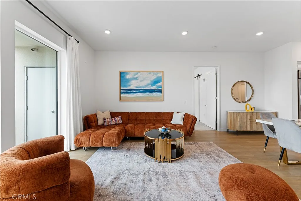 3 bed, 2038 sqft, $7,500 — Photo 4