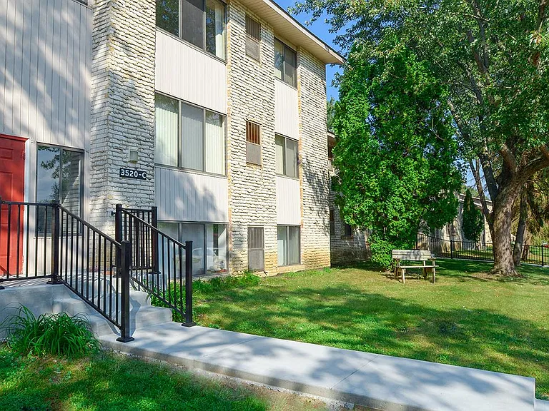 Ravine Apartments — Photo 39
