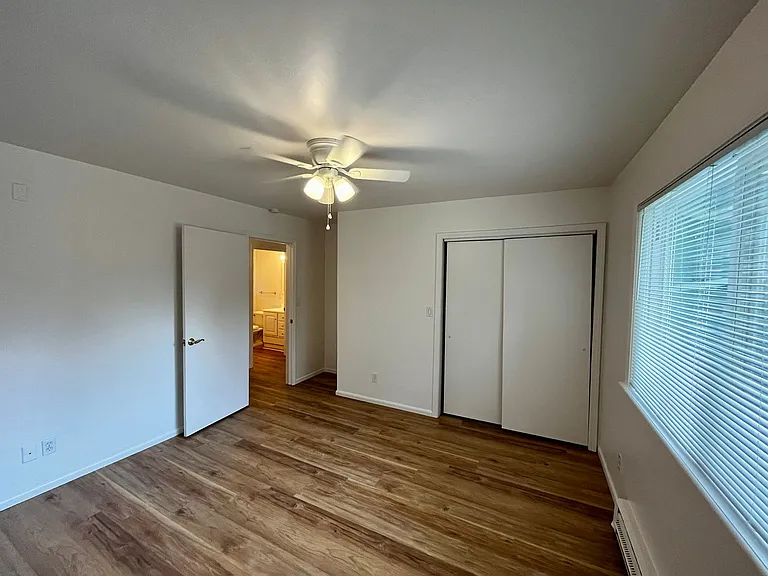 650 Ericksen Avenue NE — Photo 11