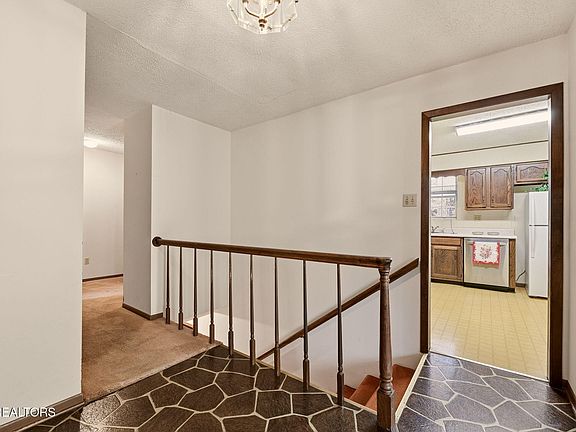 3rd image of 307 Walnut St