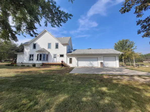 310 E 6th St, Plankinton, SD 57368