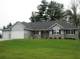 4379 Forest Ridge Dr, Suamico, WI 54313