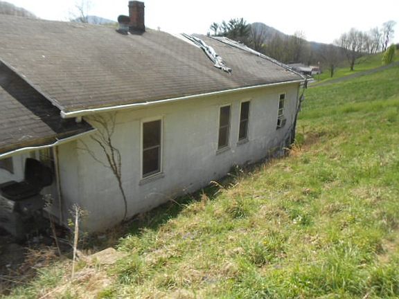3rd image of 264 Hopkins St