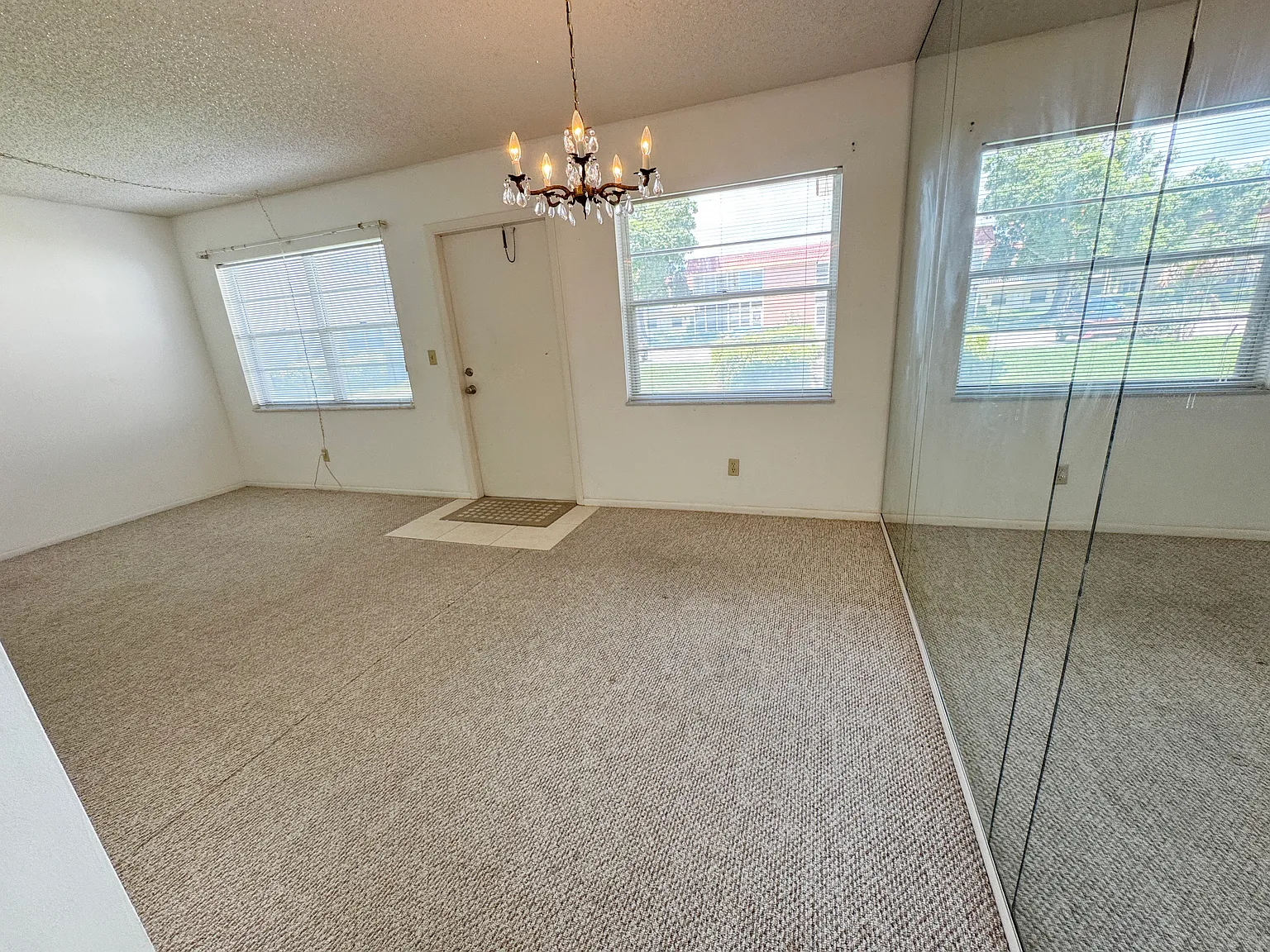 1 bed, 1.5 bath, 750 sqft, $1,200 — Photo 3