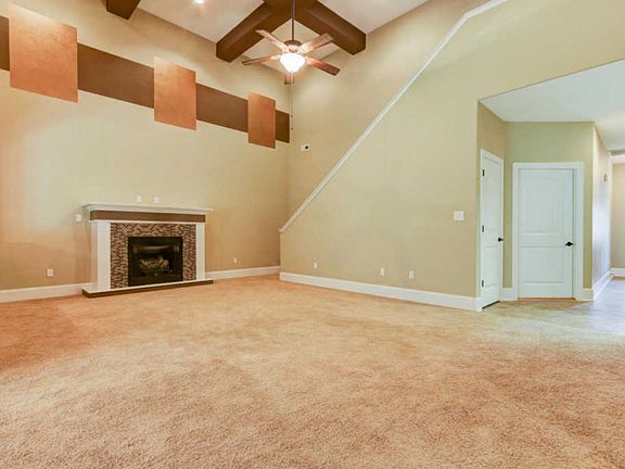 3rd image of 942 Bishop Knoll Ln