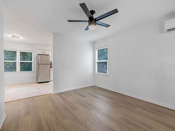 3rd image of 409 Yardley Ct