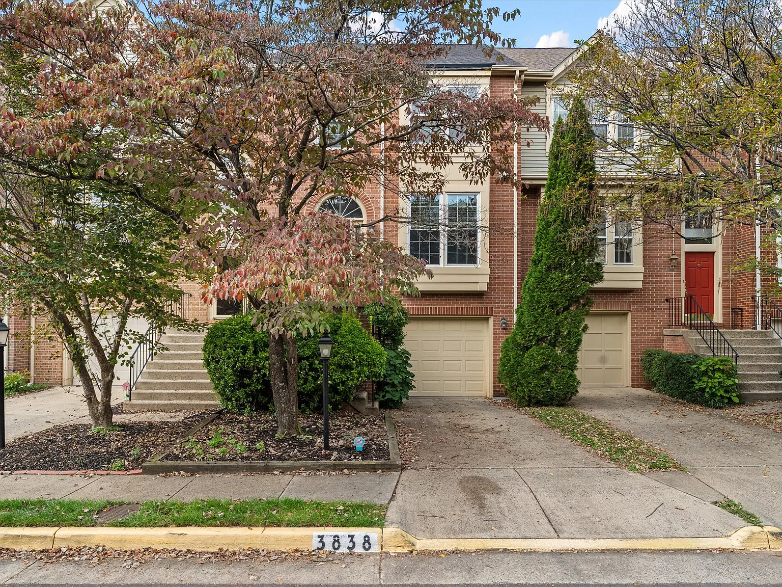 3 bed, 2390 sqft, $3,500 — Photo 2