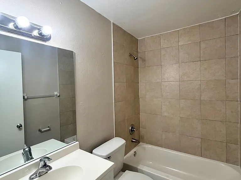 712 SW 3rd Ct — Photo 15