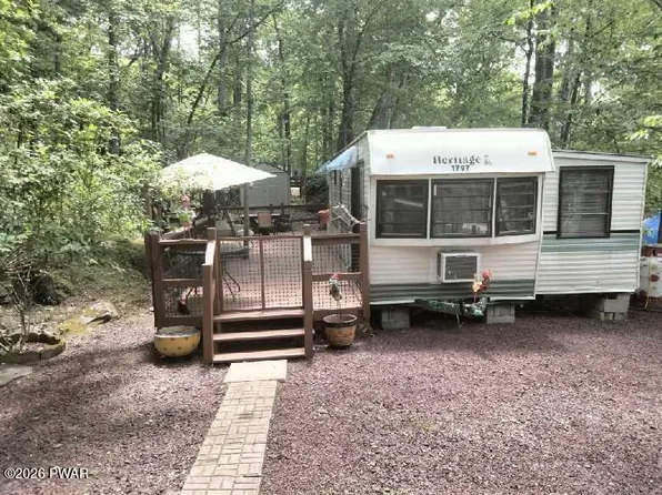 106 Sugar Pine Dr, Milford, PA 18337