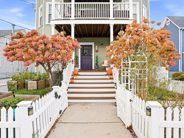 28 Pearl Ave #3, Winthrop, MA 02152