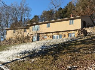 3183 Canary Rd SE, Dennison, OH 44621