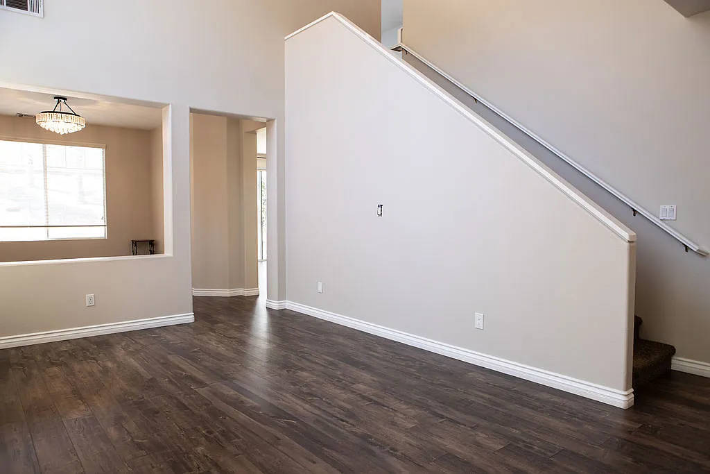 4 bed, 2165 sqft, $4,500 — Photo 2