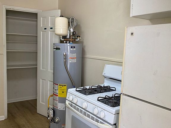 2nd image of 504 Cleveland Ct APT 3