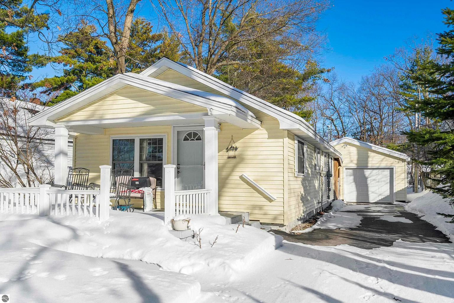327 Fair St photo 1