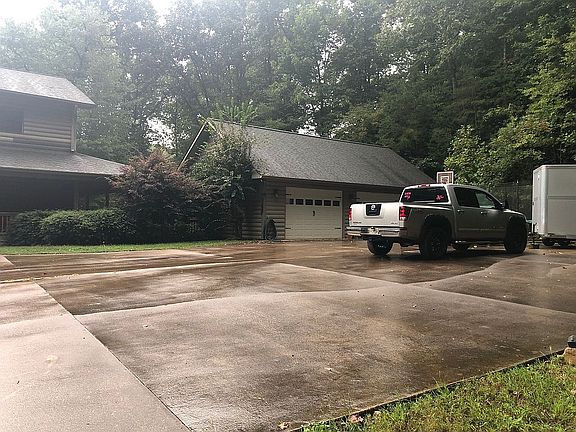 4th image of 195 Indian Creek Way