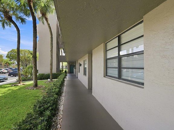 4th image of 1100 COLONY POINT Circle #121