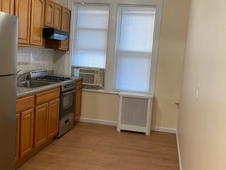 Kitchen (New Stove/Oven)