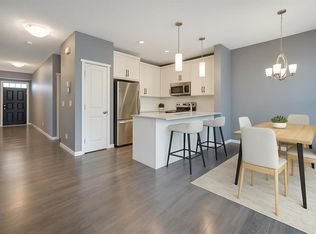 384 E Copperpond Lndg SE, Calgary, AB T2Z 1G6