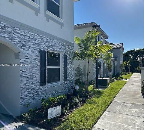 2nd image of 1154 SE 2nd St #1154